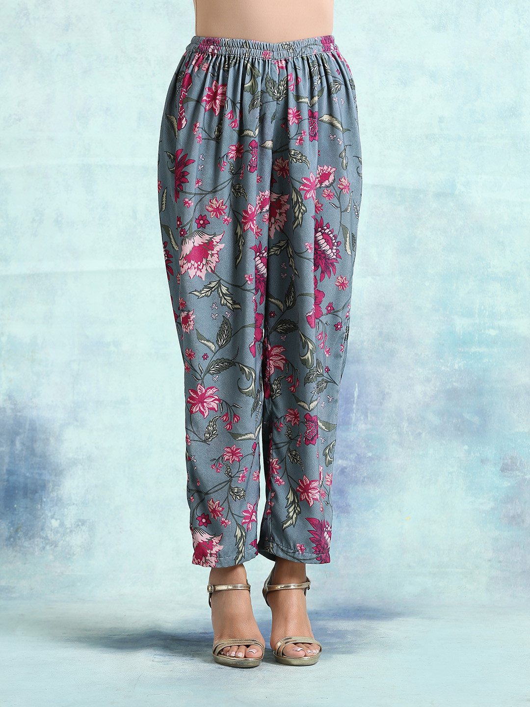 

trueBrowns Women Grey Floral Printed Straight Fit Trousers