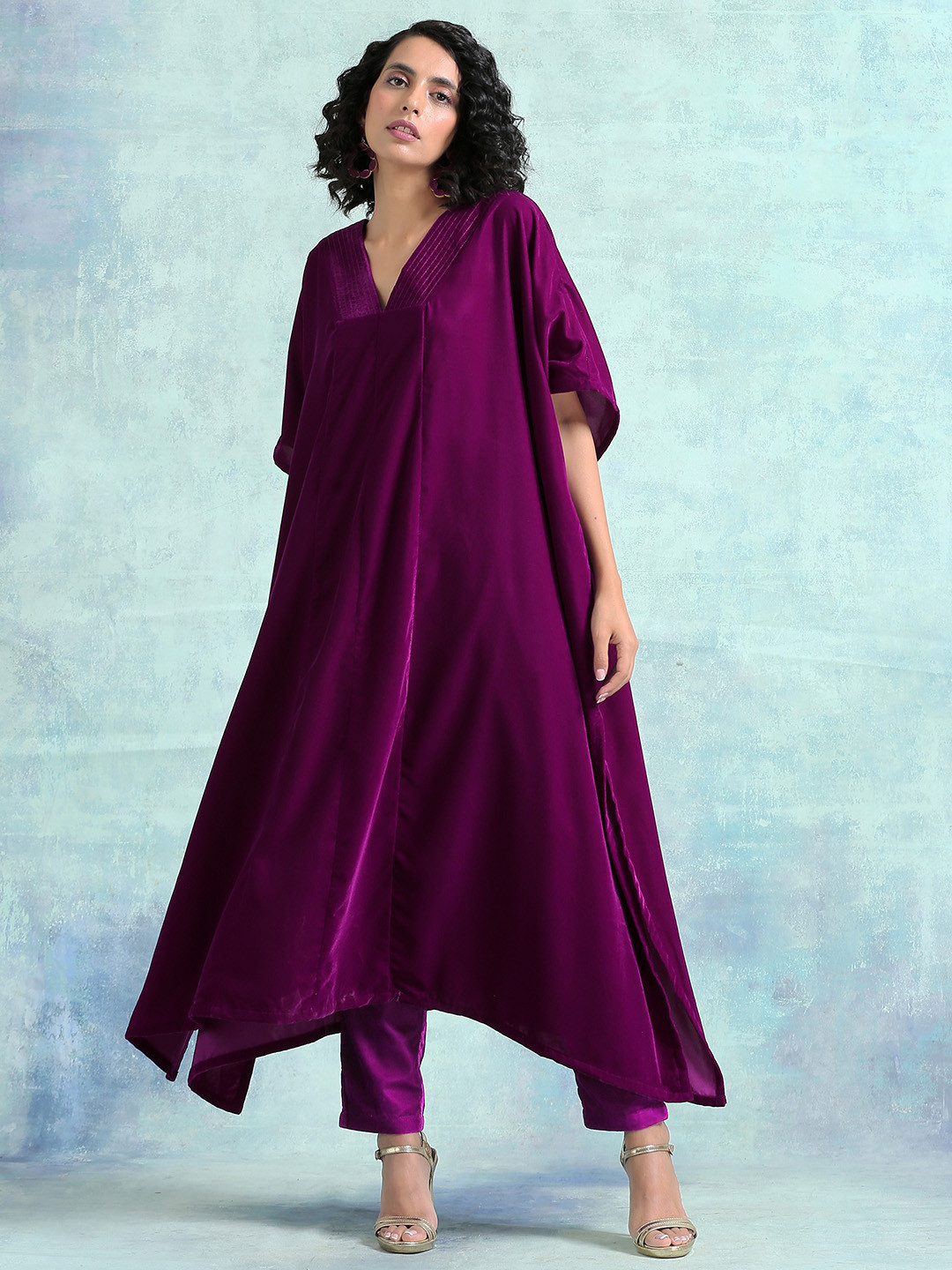 

trueBrowns Women Purple Flared Sleeves Velvet Kaftan Kurta