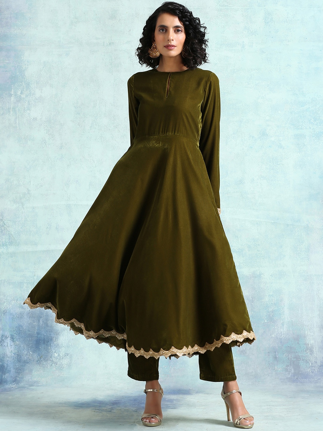 

trueBrowns Women Olive Green Keyhole Neck Velvet Anarkali Kurta