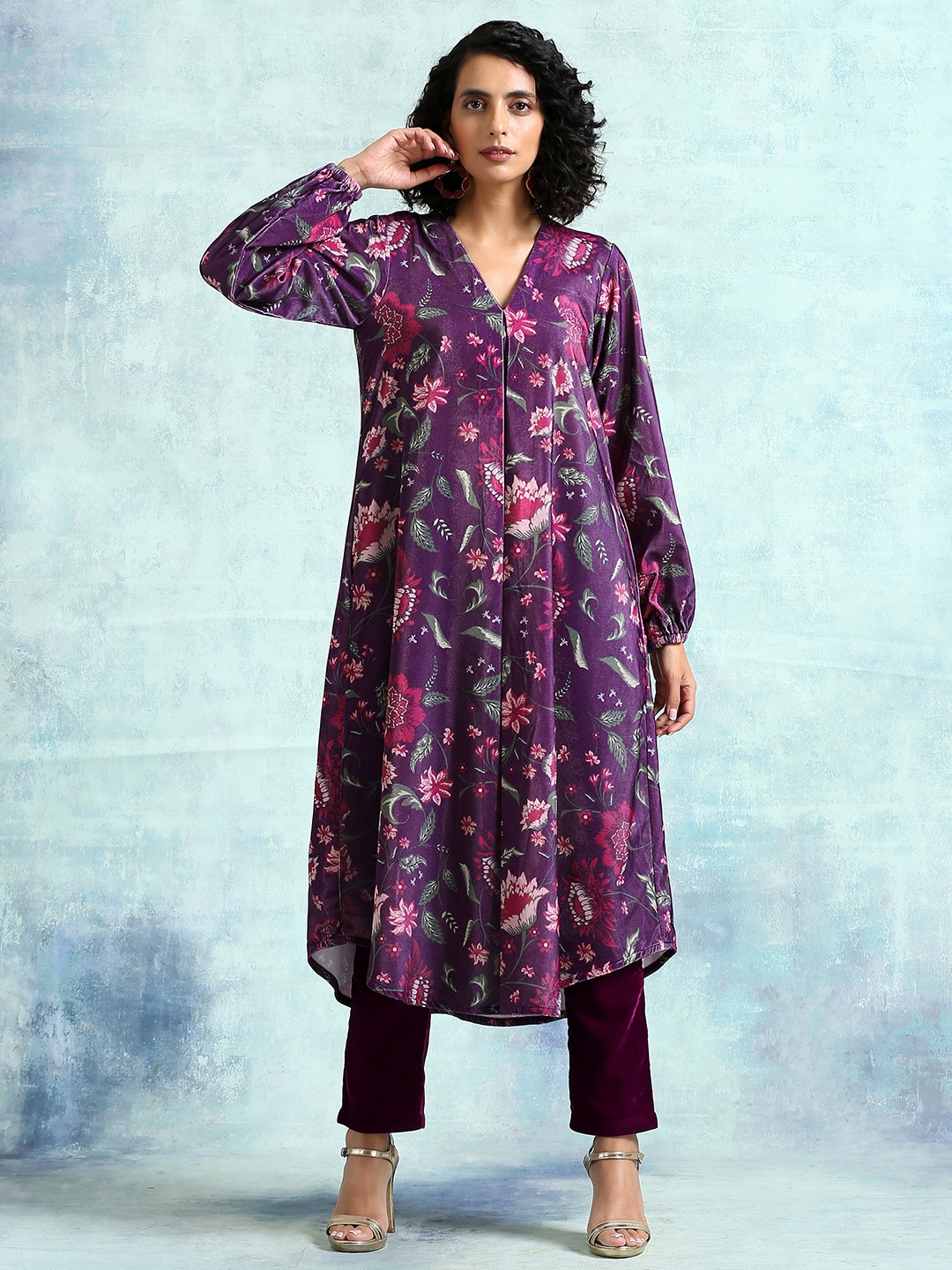 

trueBrowns Women Purple Printed Velvet Kurta