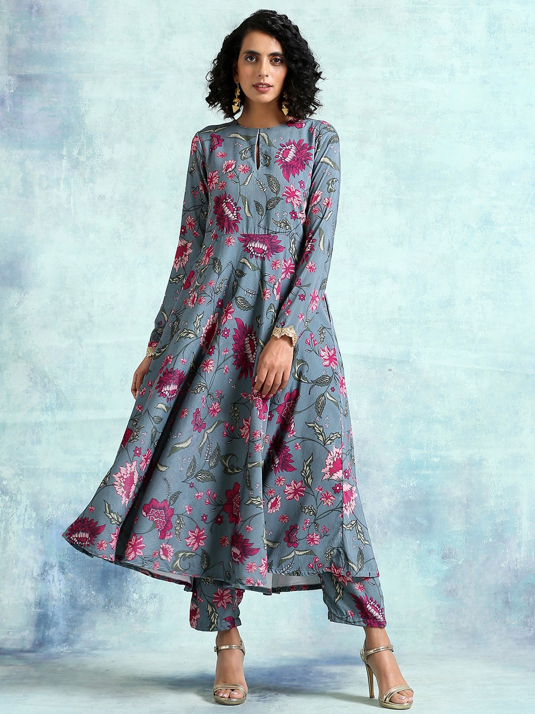 

trueBrowns Women Grey Floral Printed Keyhole Neck Velvet Kurta