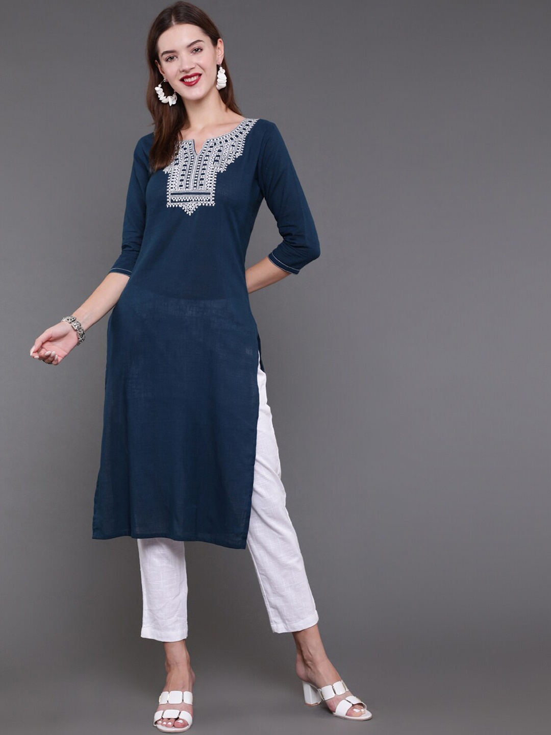 

antaran Women Teal Pure Cotton Embroidered Thread Work Kurta
