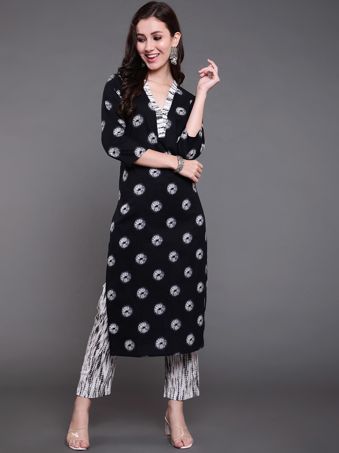 

antaran Women Black Bandhani Printed Pure Cotton Kurta with Trousers