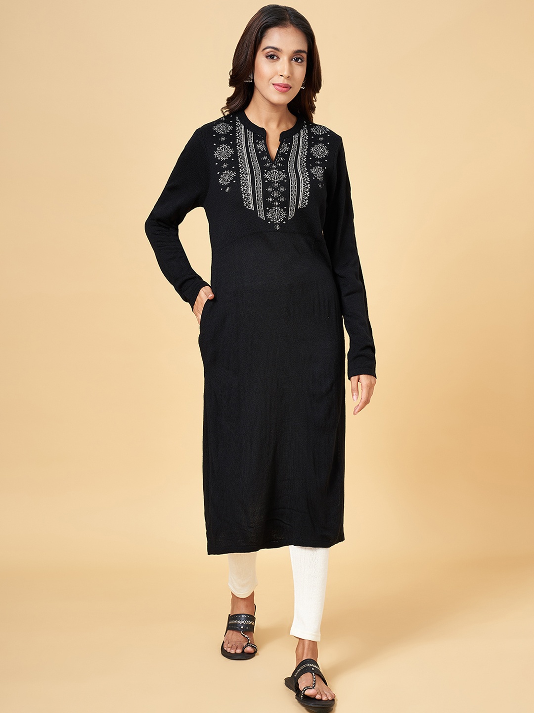 

RANGMANCH BY PANTALOONS Women Black Solid Yoke Design Straight Fit Kurta