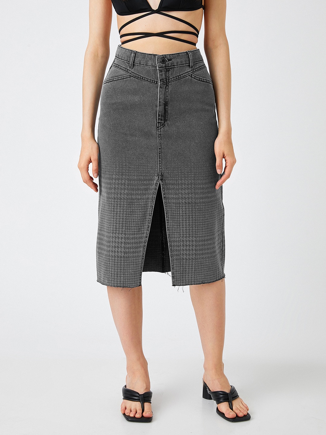 

Koton Women Charcoal Grey Pure Cotton Houndstooth Print Straight Denim Skirt