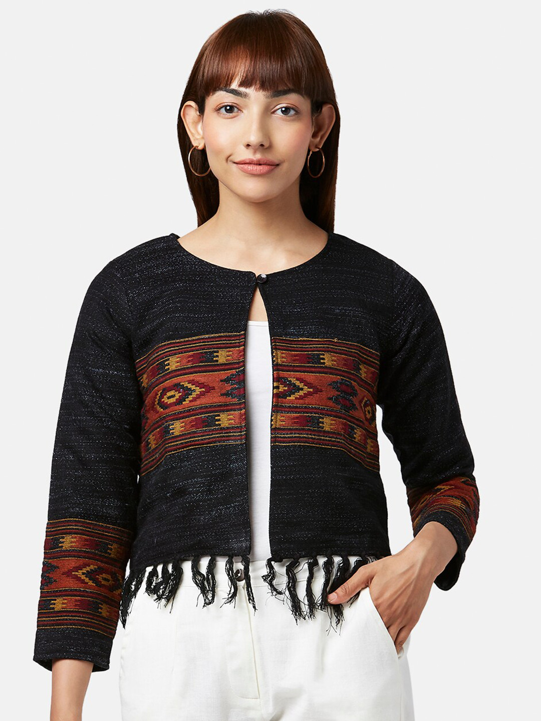 

AKKRITI BY PANTALOONS Women Black & Red Printed Crop Shrug