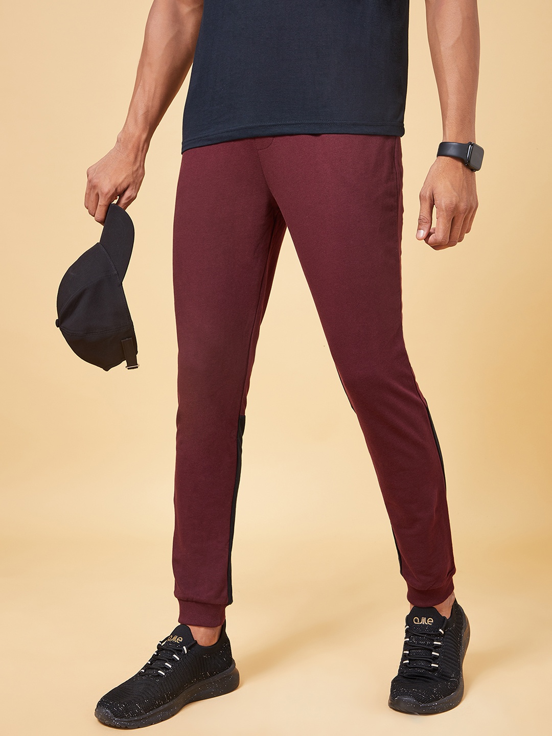 

Ajile by Pantaloons Men Burgundy & Black Colourblocked Slim-Fit Joggers