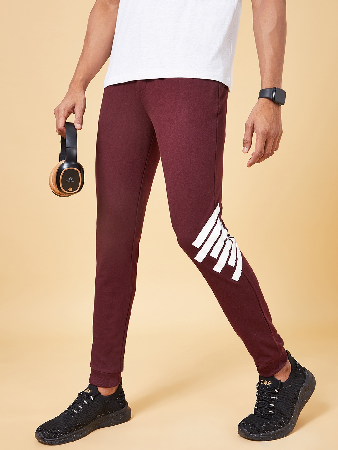 

Ajile by Pantaloons Men Burgundy Solid Slim-Fit Joggers