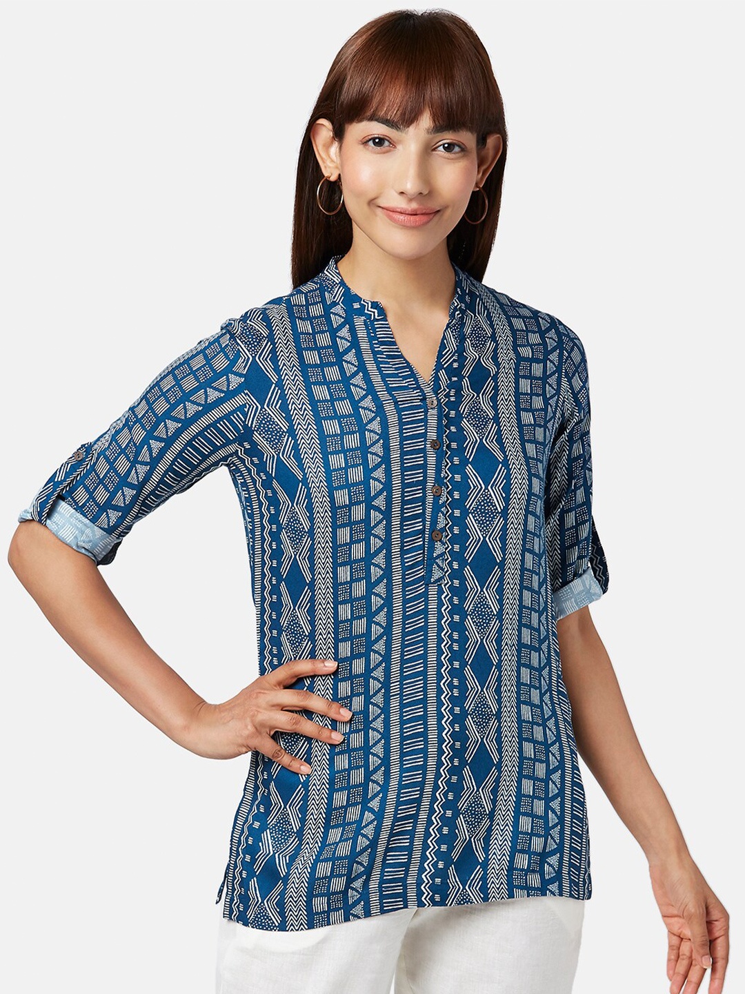 

AKKRITI BY PANTALOONS Blue Viscose Rayon Mandarin Collar Printed Tunic