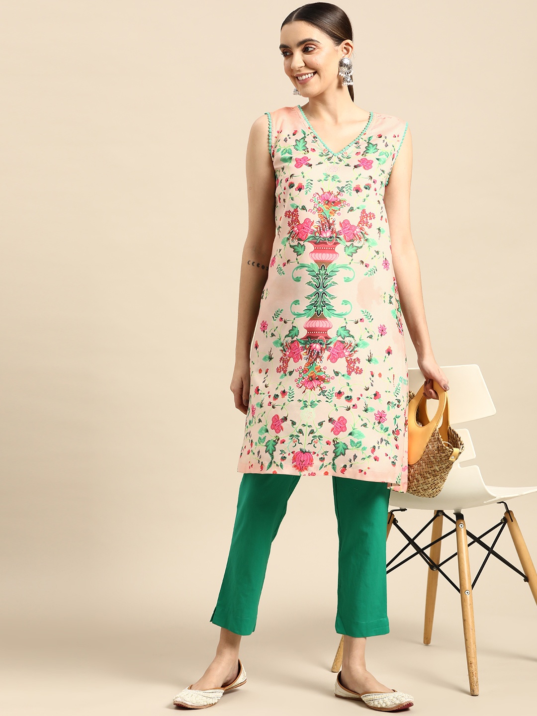 

Sangria Floral Printed Straight Kurta Set with Back detailing, Cream