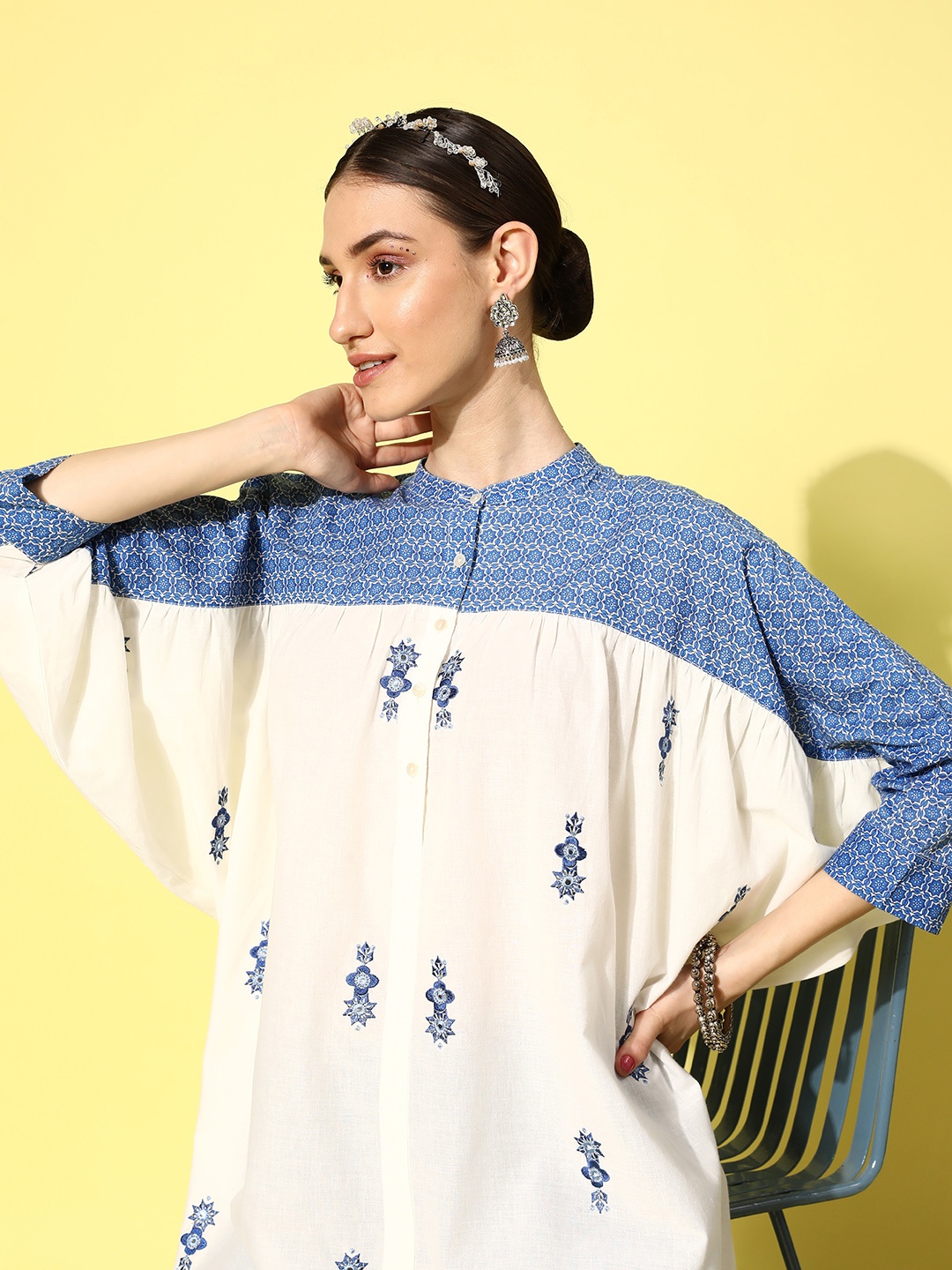 

Sangria Ethnic Motifs Embroidered Pure Cotton Naazon Se Pali Kaftan Kurta, White