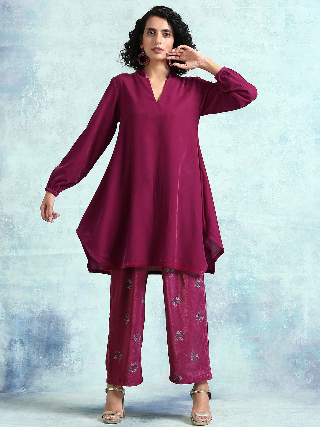 

trueBrowns Women Magenta Printed Velvet Co-Ords