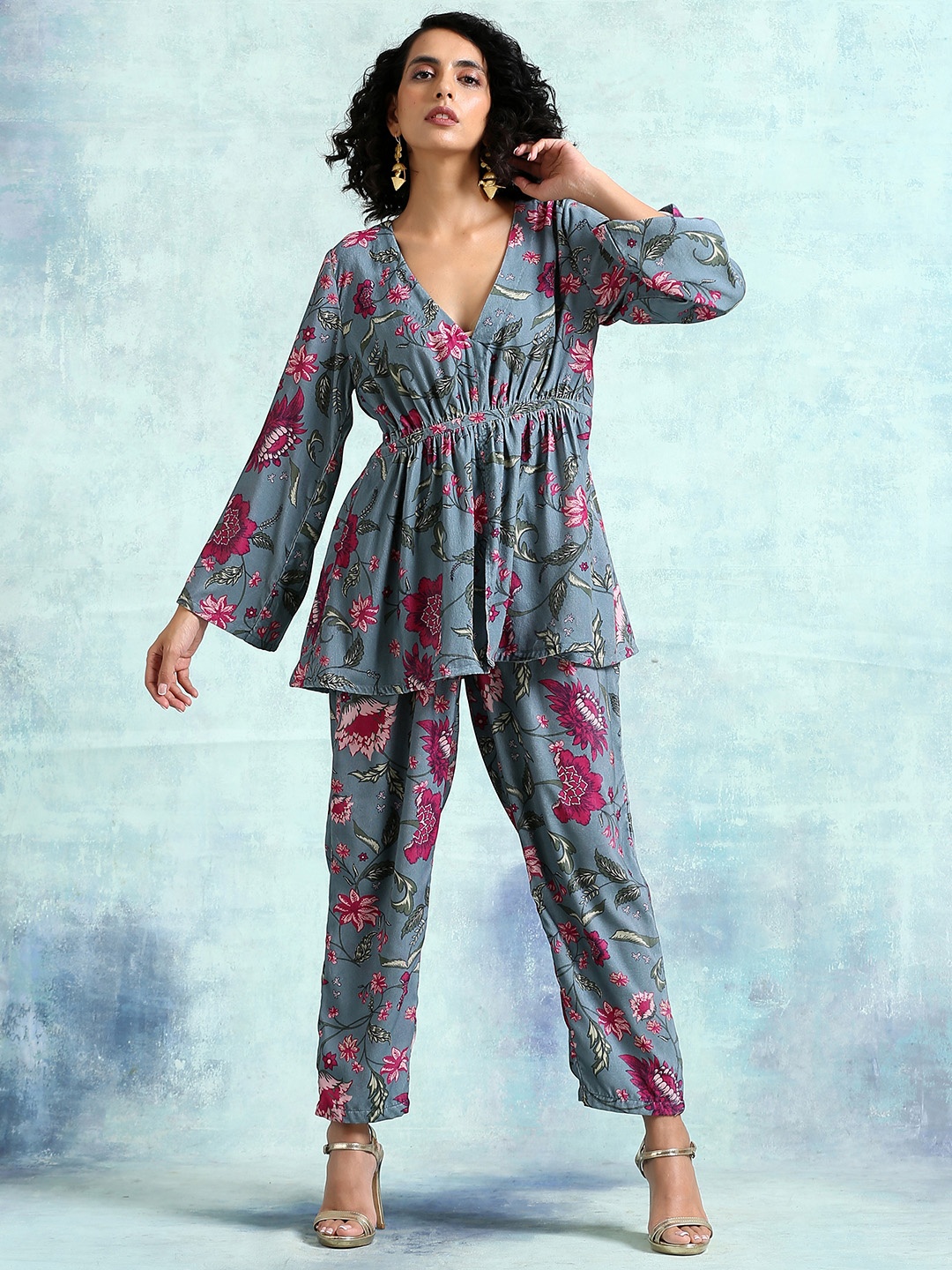 

trueBrowns Women Grey & Pink Floral Printed Velvet Co-Ords