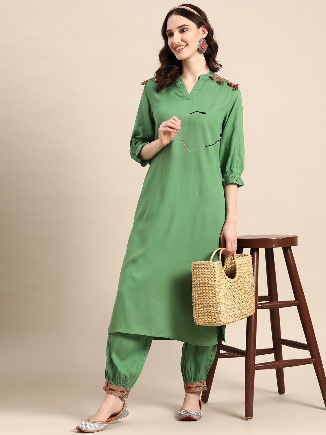 

Sangria Women Thread Work & Tassels Detail Kurta with Salwar, Green
