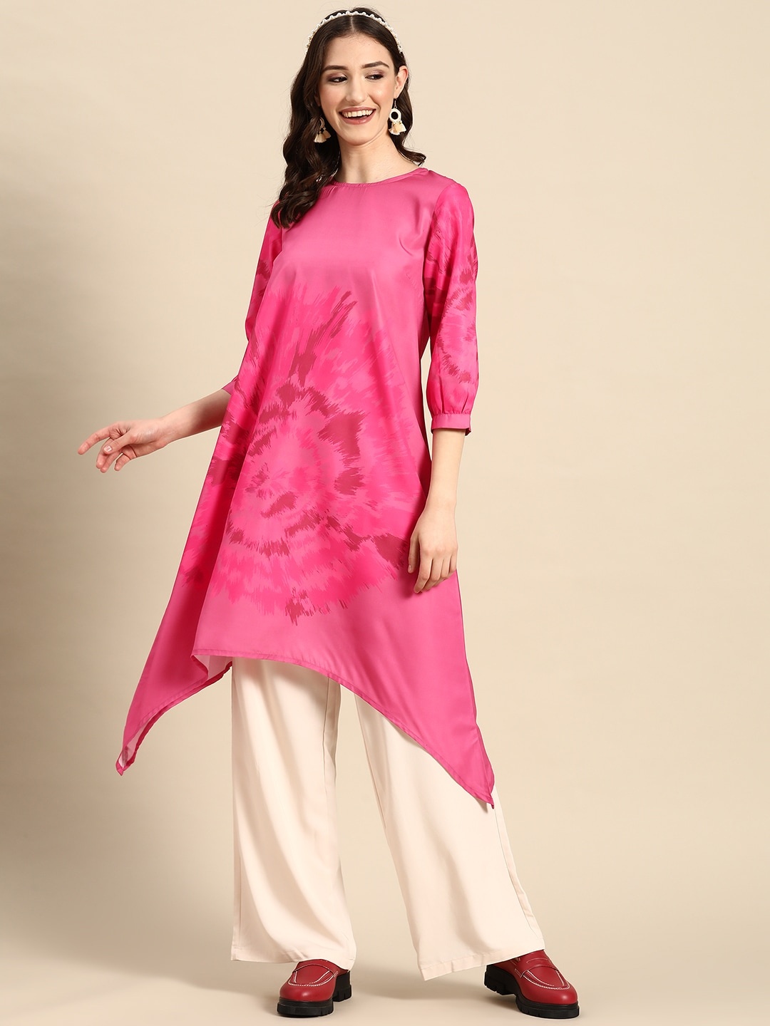 

Sangria Abstract Printed A-Line Kurta with Angular Accents, Pink