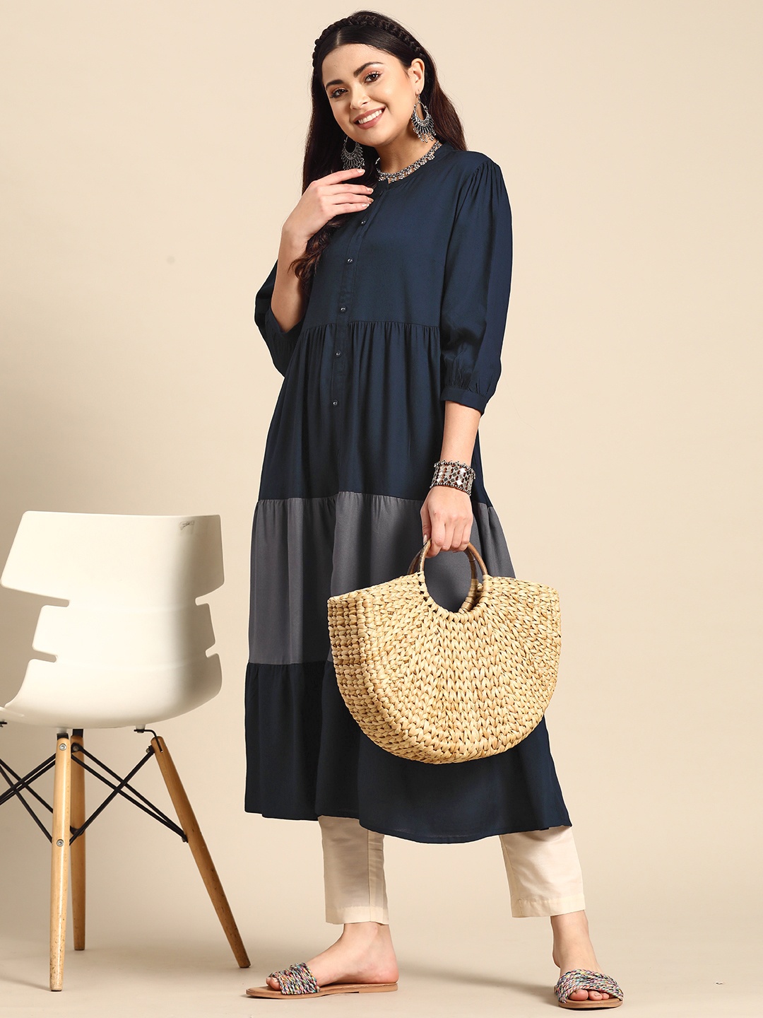 

Sangria Colourblocked Tiered Kurta, Navy blue