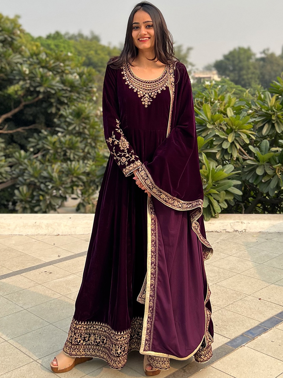 

Libas Floral Embroidered Empire Velvet Kurta with Trousers Belt & Dupatta, Burgundy
