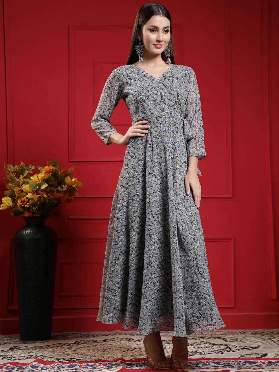 

KALINI Women Grey Floral Printed Georgette Maxi Gown