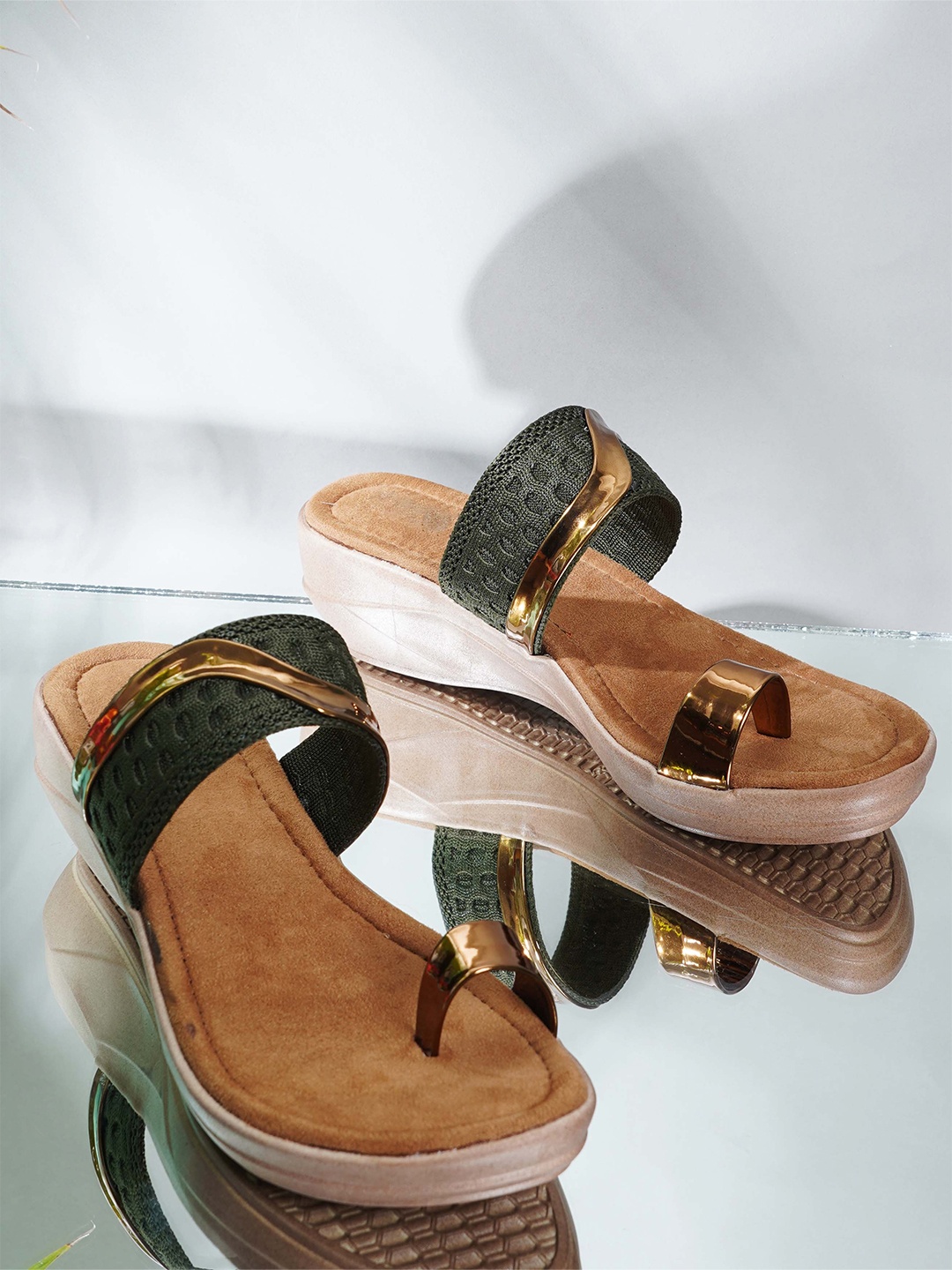 

Style Shoes Women Green & Gold-Toned Embellished One Toe Flats