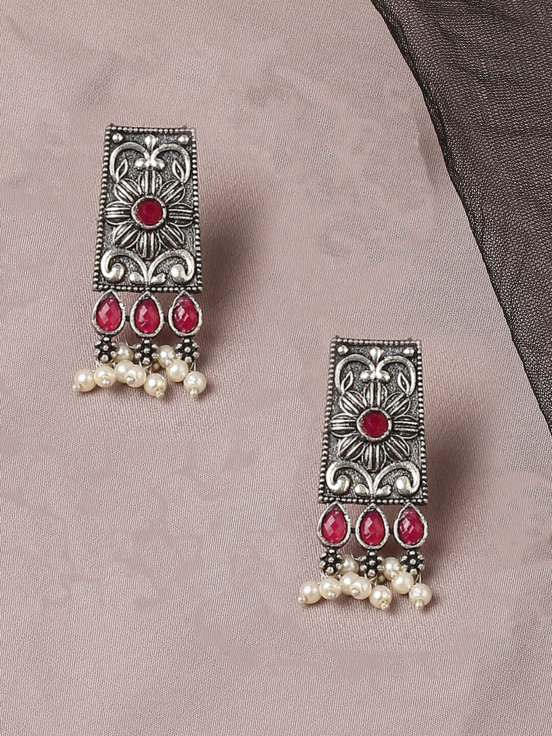 

OOMPH Silver-Toned & Red Geometric Drop Earrings