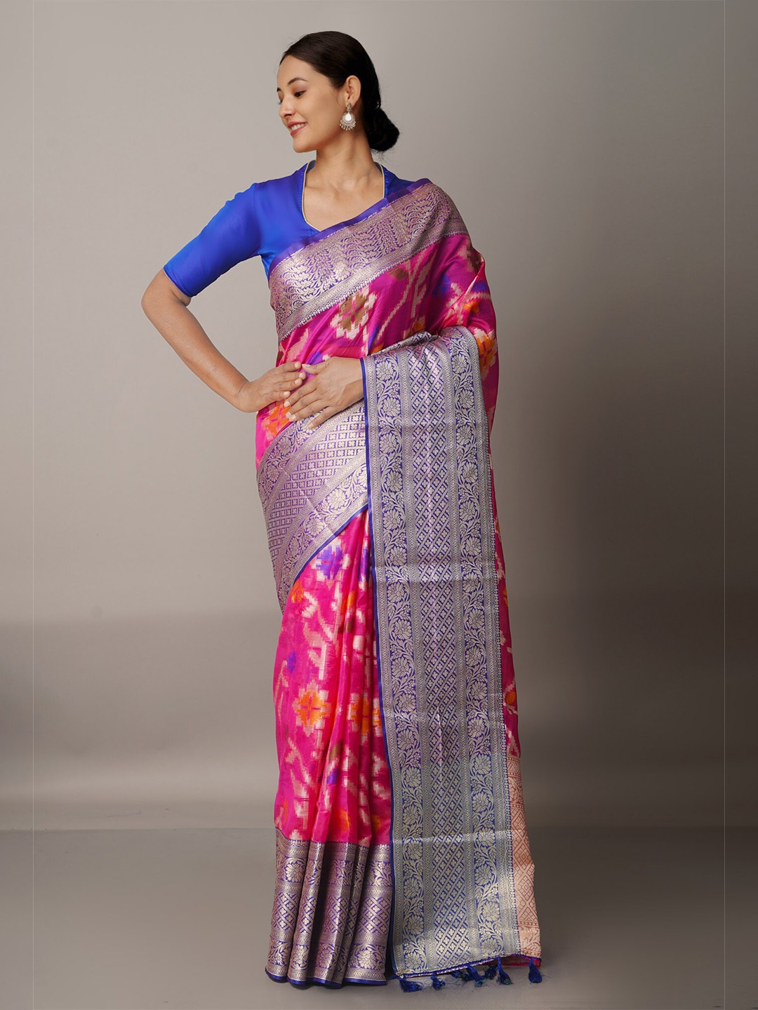 

Unnati Silks Pink & Navy Blue Ethnic Motifs Zari Silk Blend Banarasi Saree