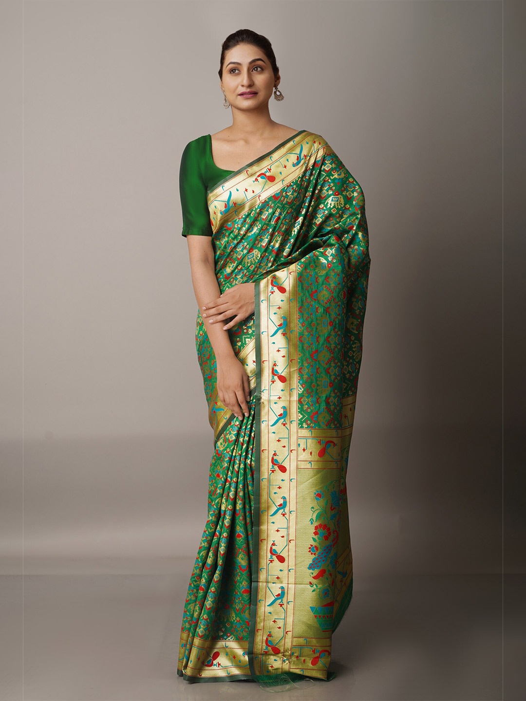 

Unnati Silks Green & Gold-Toned Ethnic Motifs Zari Silk Blend Paithani Saree
