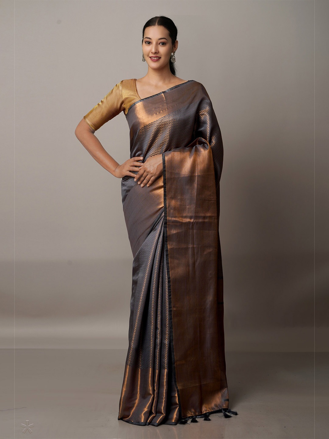 

Unnati Silks Grey & Copper-Toned Ethnic Motifs Zari Silk Blend Banarasi Saree