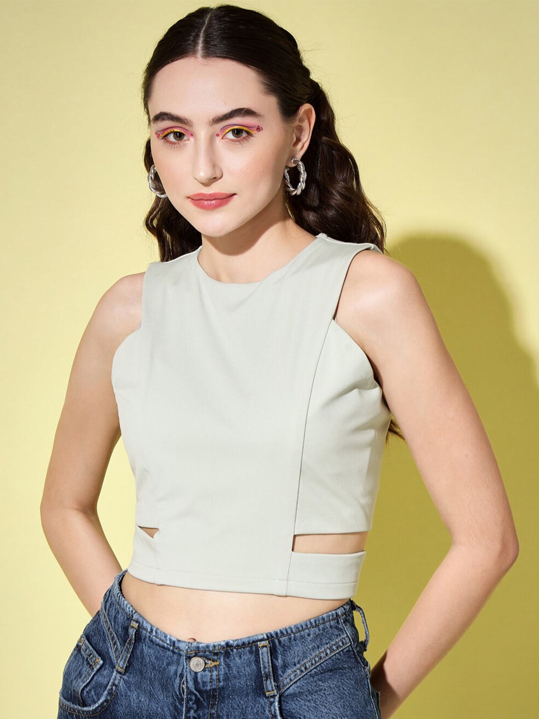 

Trend Arrest Women Green Solid Cut Out Crop Top