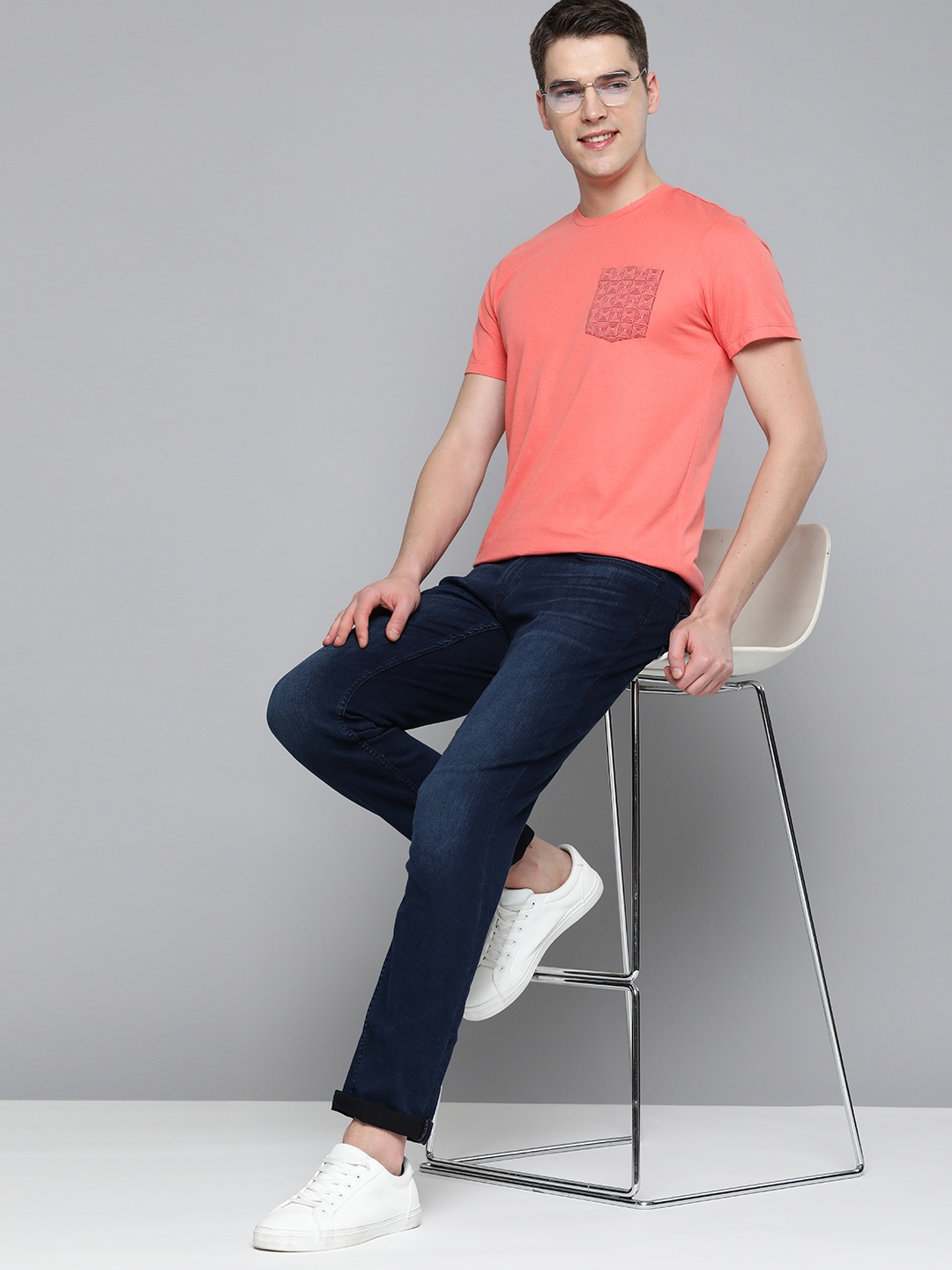 

Mast & Harbour Men Peach-Coloured Solid T-shirt with Contrast Pocket