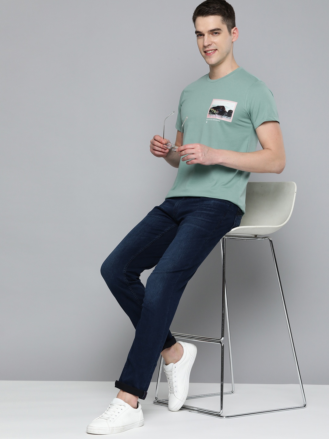 

Mast & Harbour Men Green Graphic Printed T-shirt