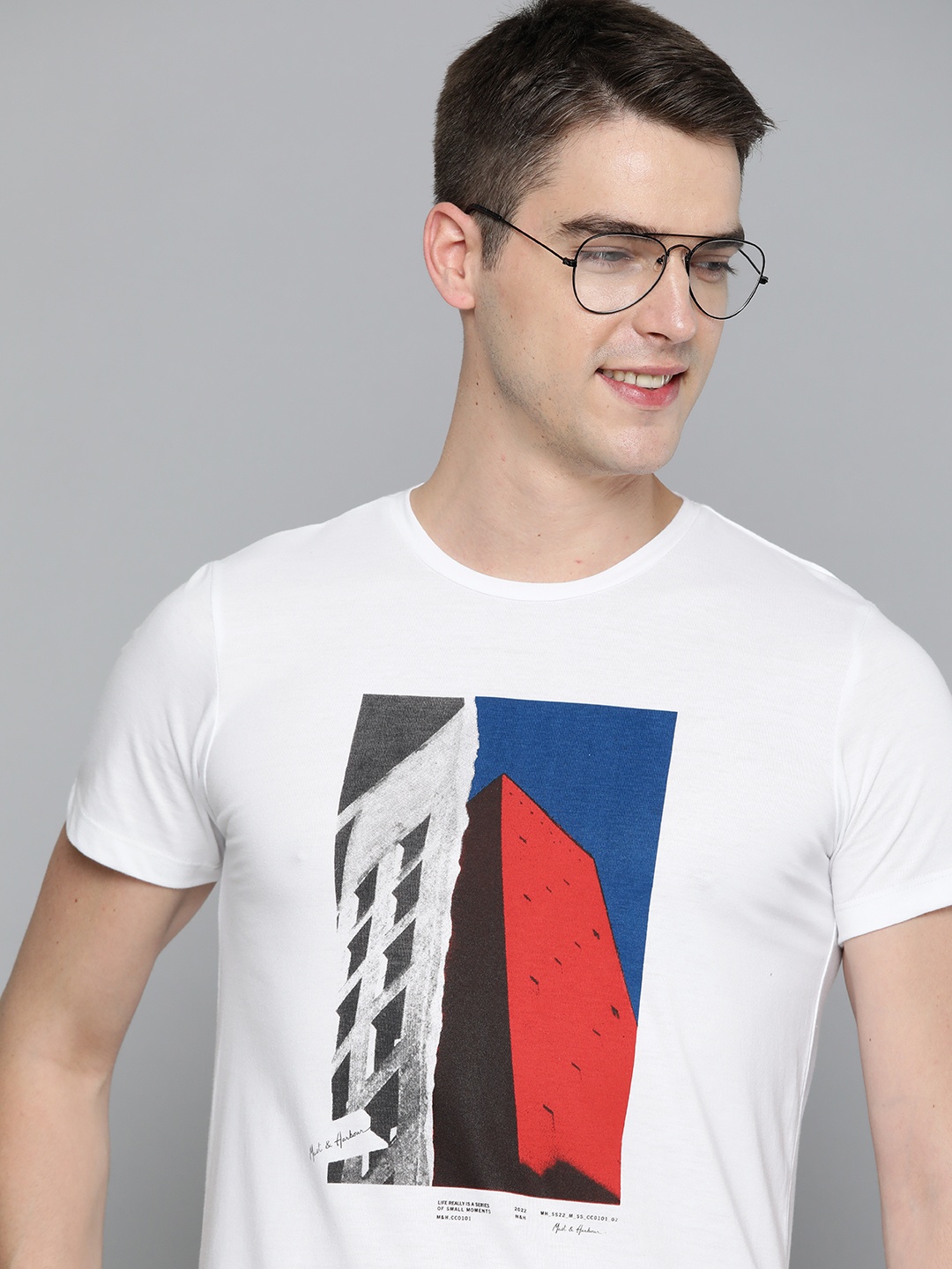 

Mast & Harbour Men White & Red Graphic Printed T-shirt