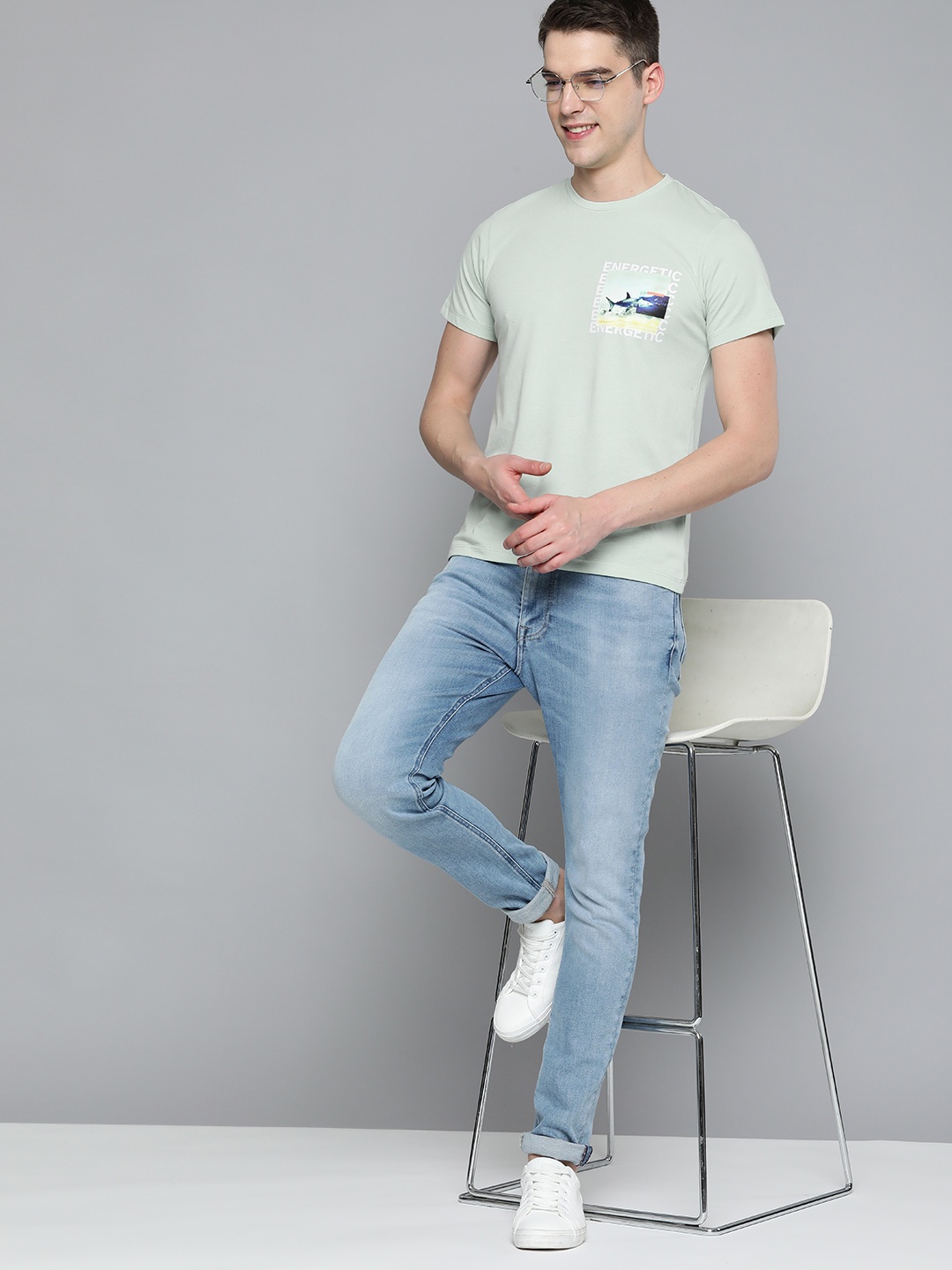 

Mast & Harbour Men Green Graphic Printed T-shirt