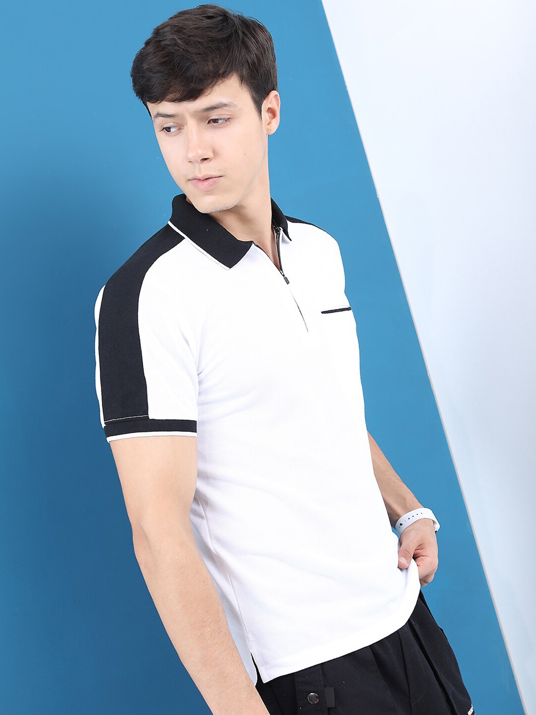 

HIGHLANDER Men White & Black Polo Collar Slim Fit T-shirt