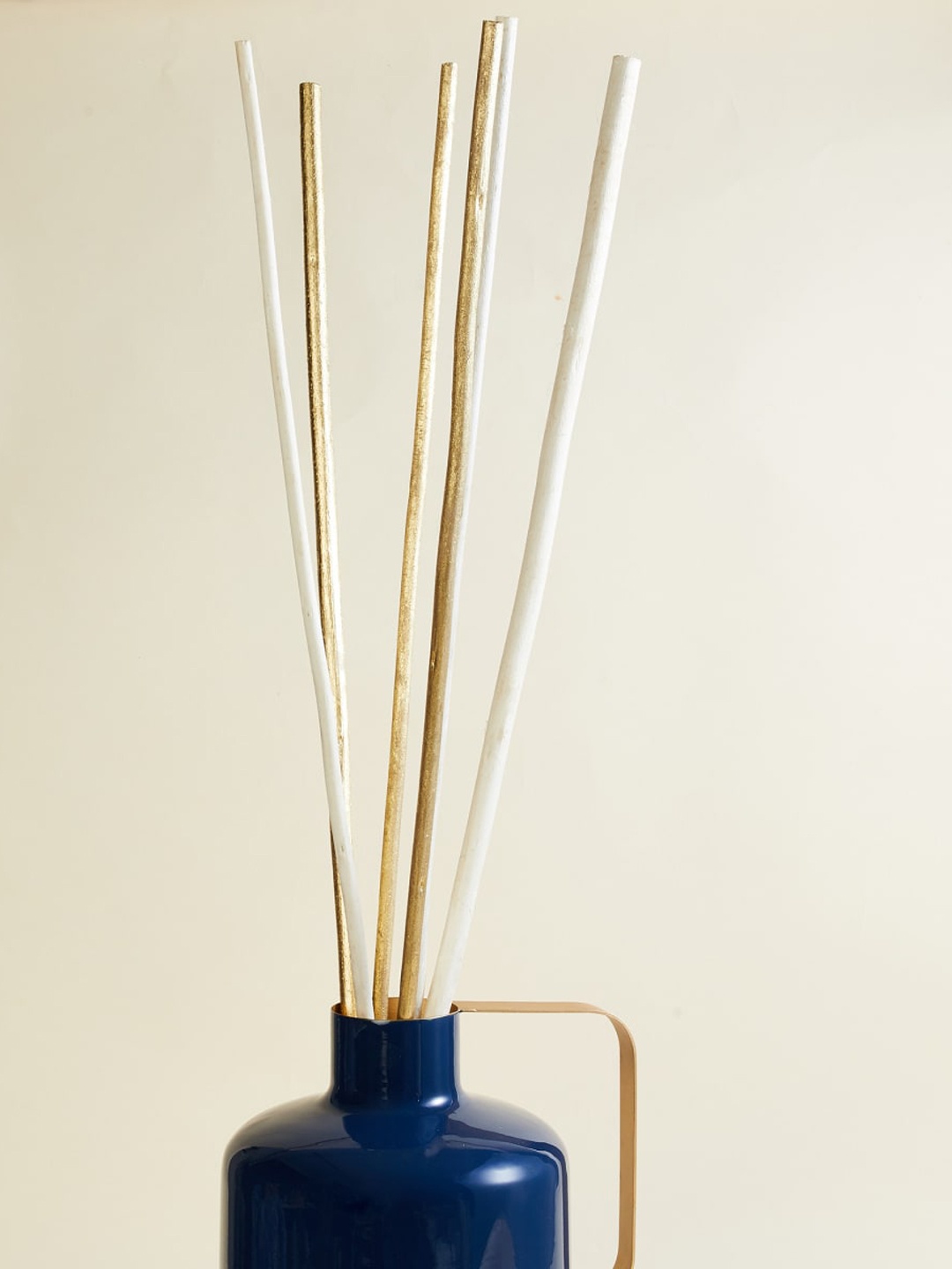 

Home Centre Gold-Tone & White Solid Cane Sticks