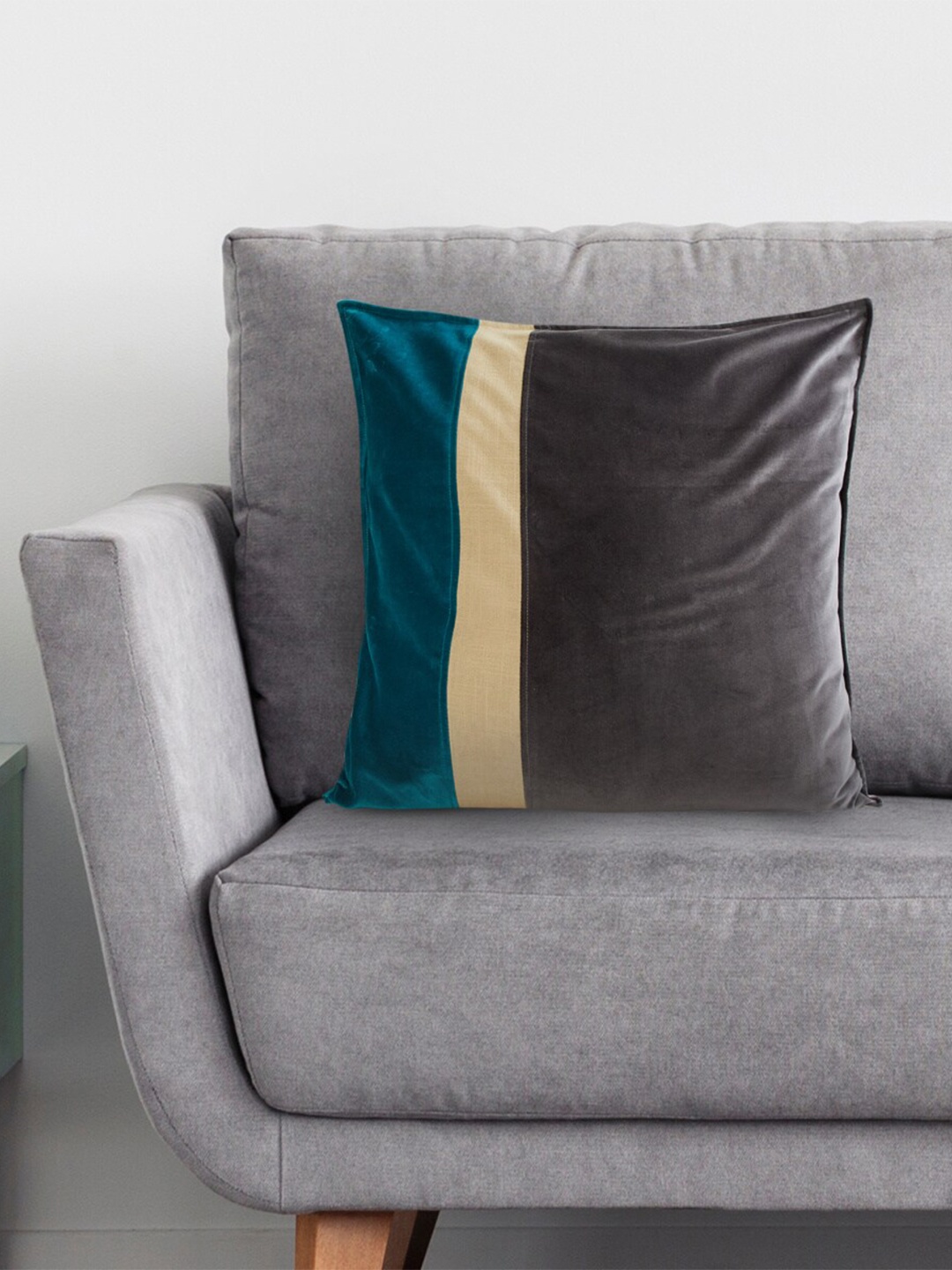 

Home Centre Black & Green Colourblocked Square Cushion Covers