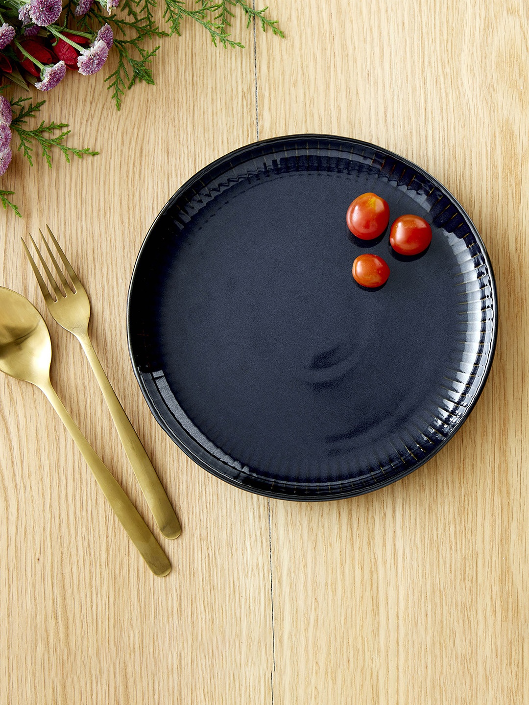 

Home Centre Blue & 1 Pieces Stoneware Glossy Plates