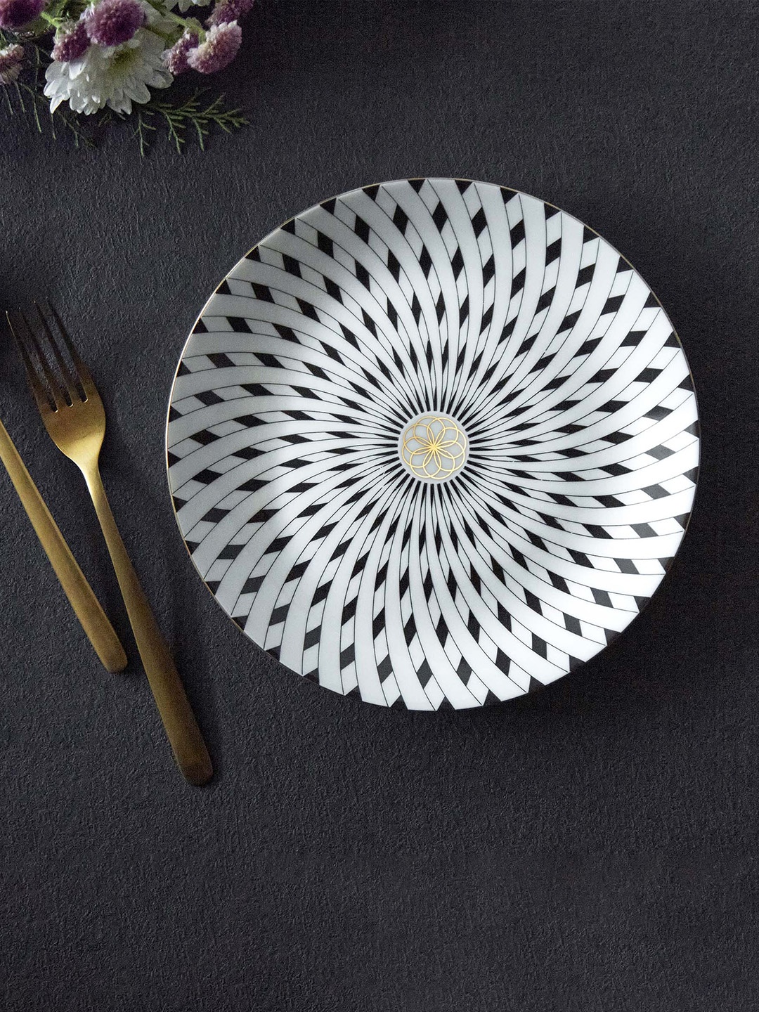 

Home Centre Black & White 1 Pieces Printed Bone China Glossy Plates