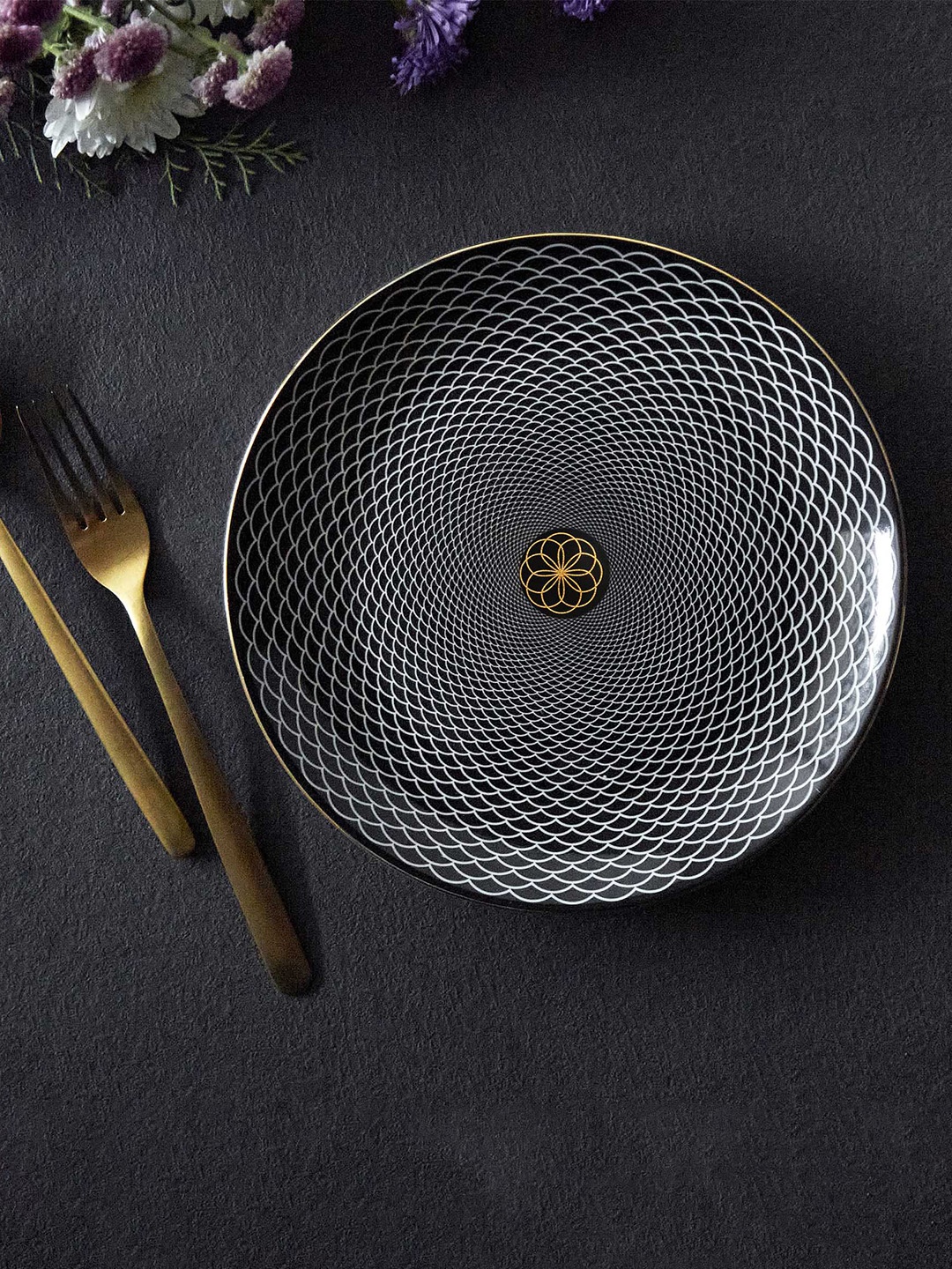 

Home Centre Black & White 1 Pieces Printed Bone China Glossy Plates