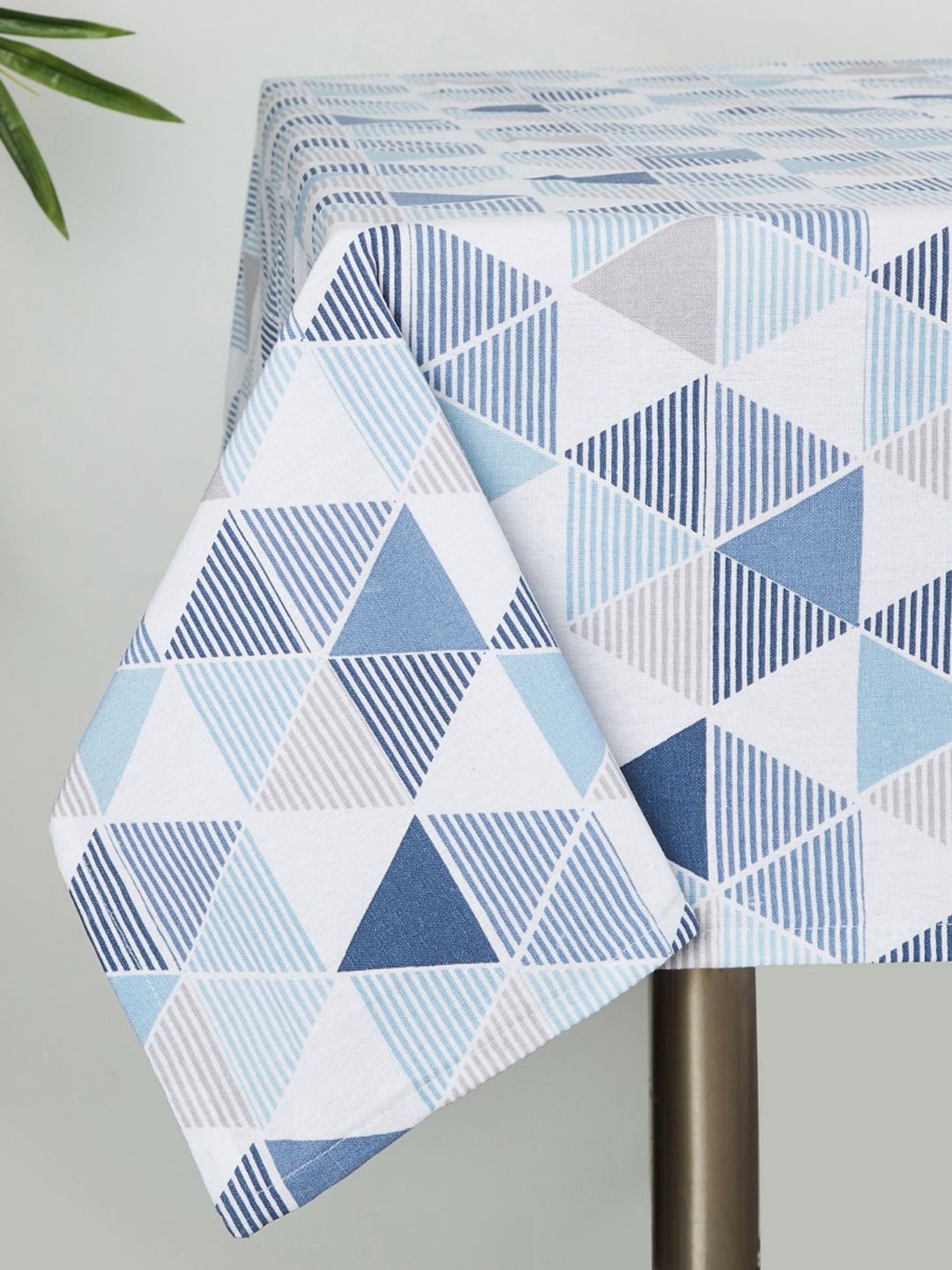 

Home Centre Blue And White Printed Cotton Table Cloth