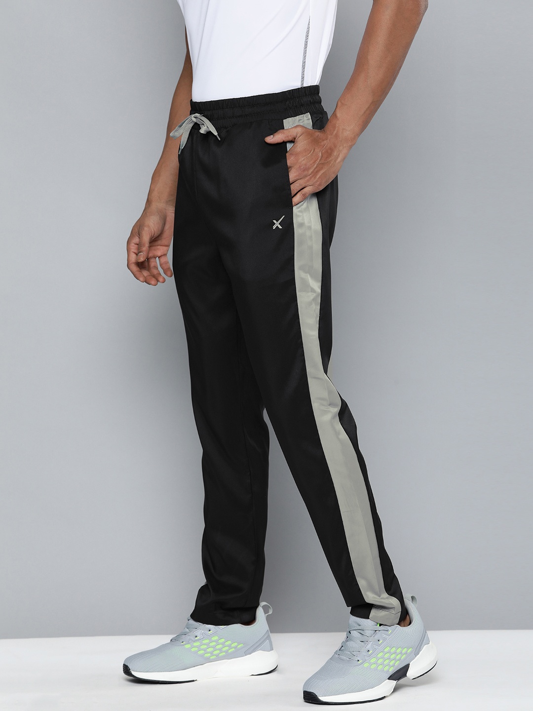

HRX By Hrithik Roshan Men Black & Grey Solid Rapid Dry Panel Detail Track Pants