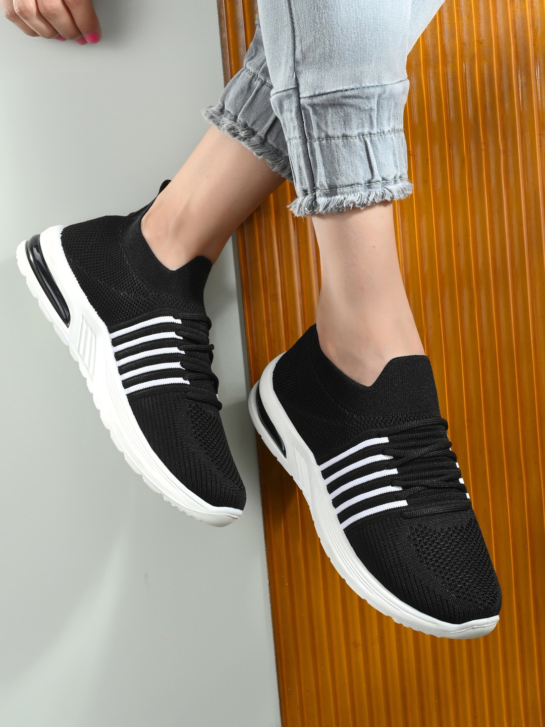 

Layasa Women Black Textured Slip-On Sneakers