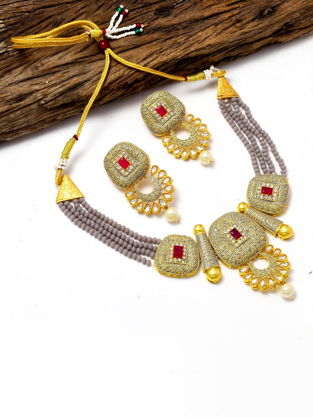 

Jewar Mandi Gold-Plated & Grey Kundan-Studded & Pearl Beaded Jewellery Set
