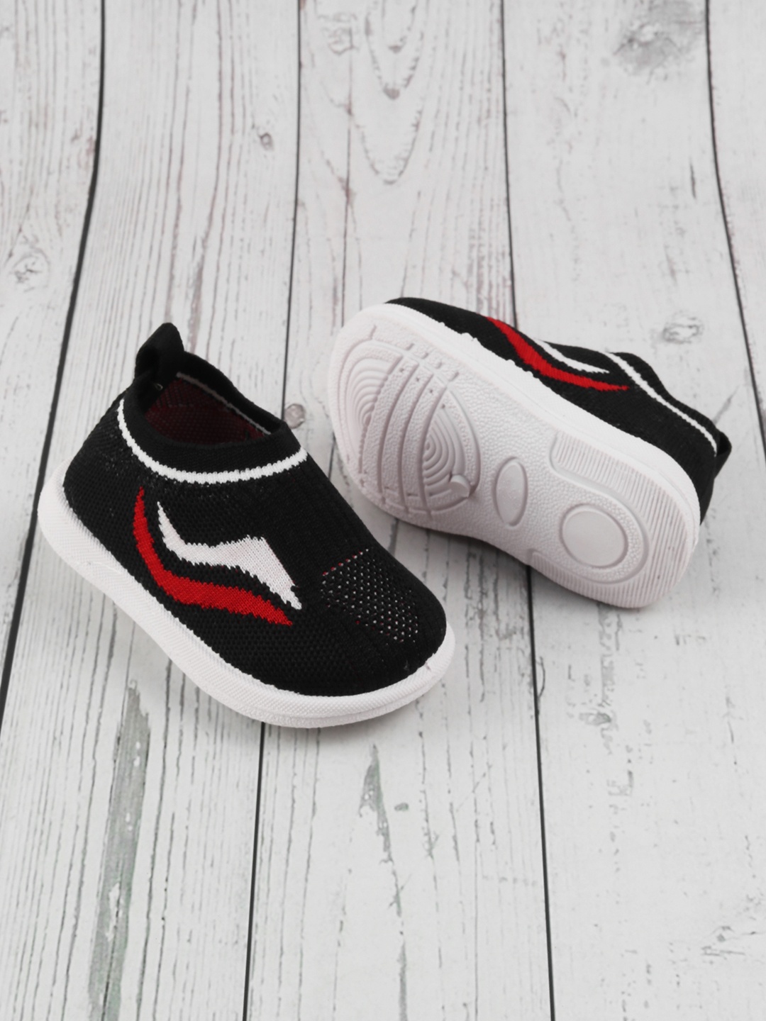 

Jazzy Juniors Kids Black & White Woven Design Slip-On Sneakers