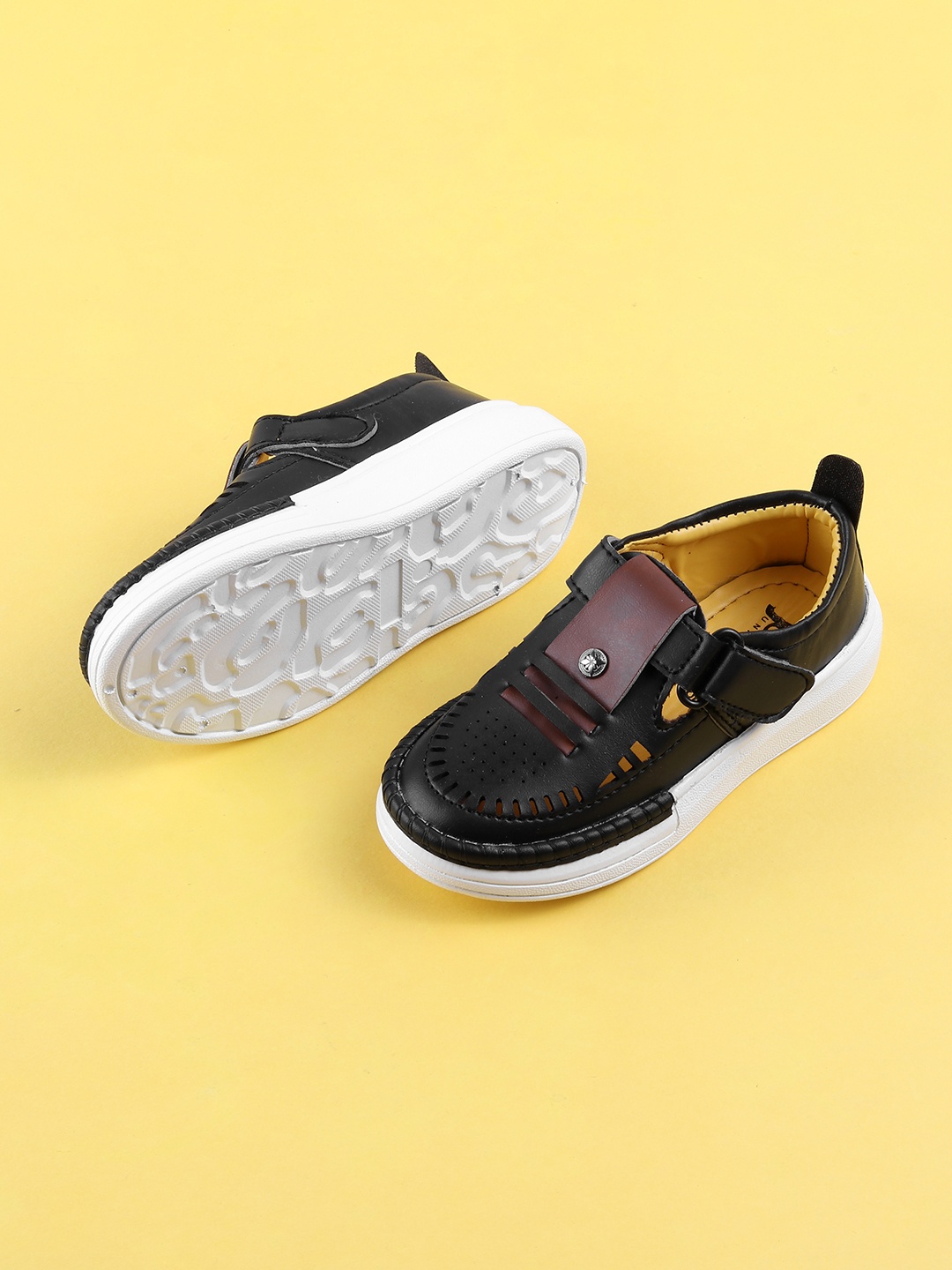 

Jazzy Juniors Boys Black & Brown Woven Design Sneakers