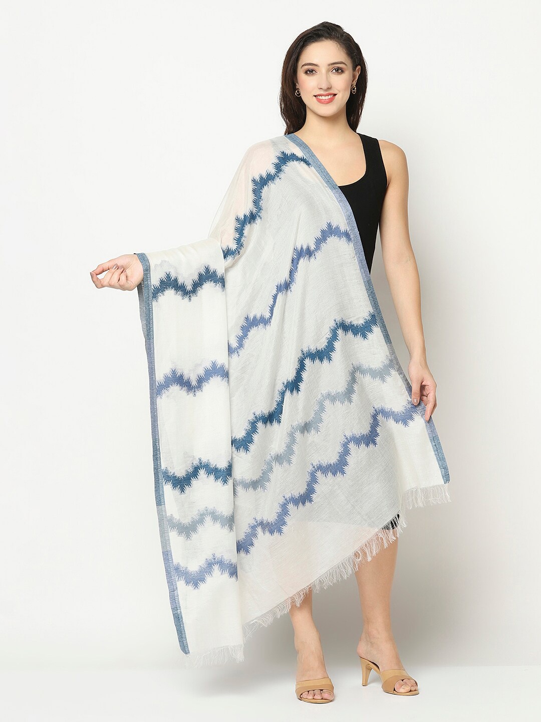 

La Vastraa Women White & Blue Printed Cotton Stole