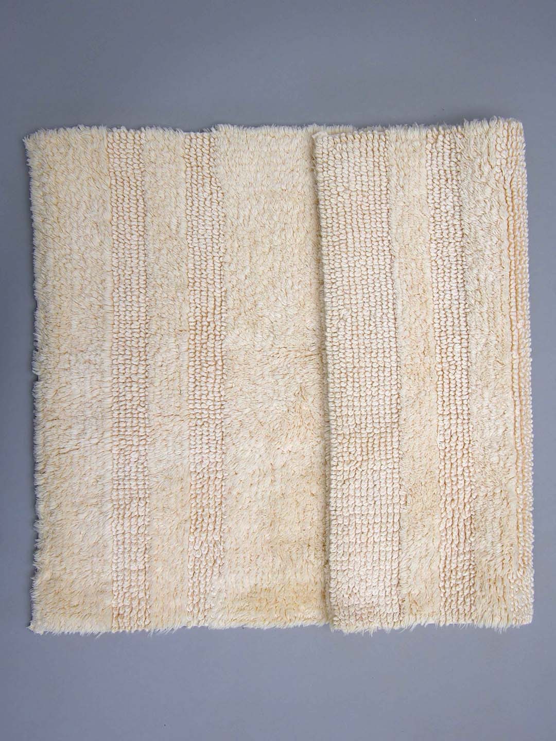 

Ariana Beige Solid 380 GSM Anti-Skid Cotton Bath Mats