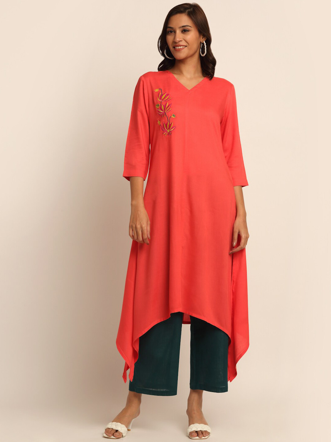 

EK BY EKTA KAPOOR Women Coral Pink Solid V-Neck Rayon Kurta With Embroidery