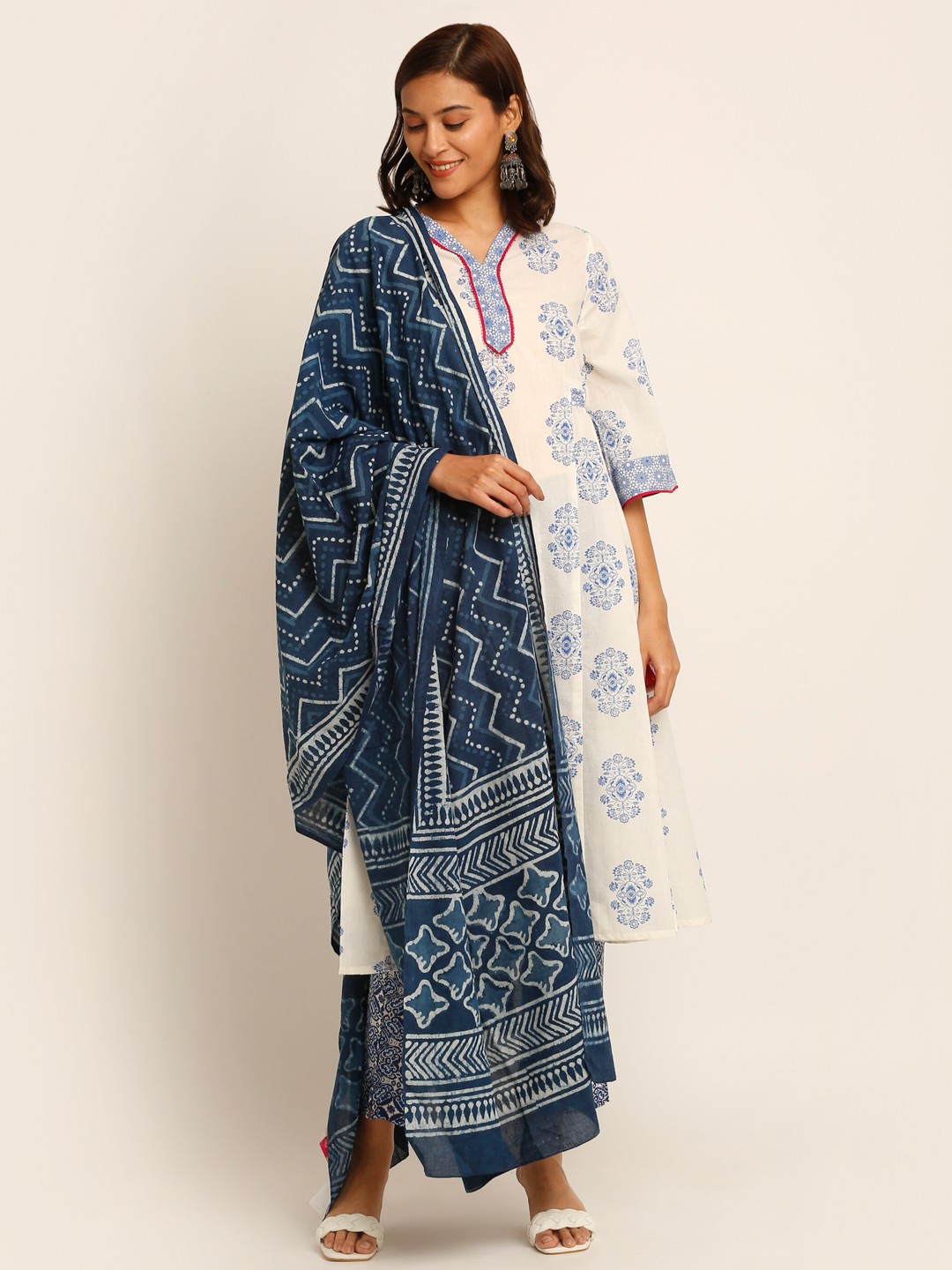

EK BY EKTA KAPOOR Blue & White Cotton Hand Block Zig Zag Print Dupatta