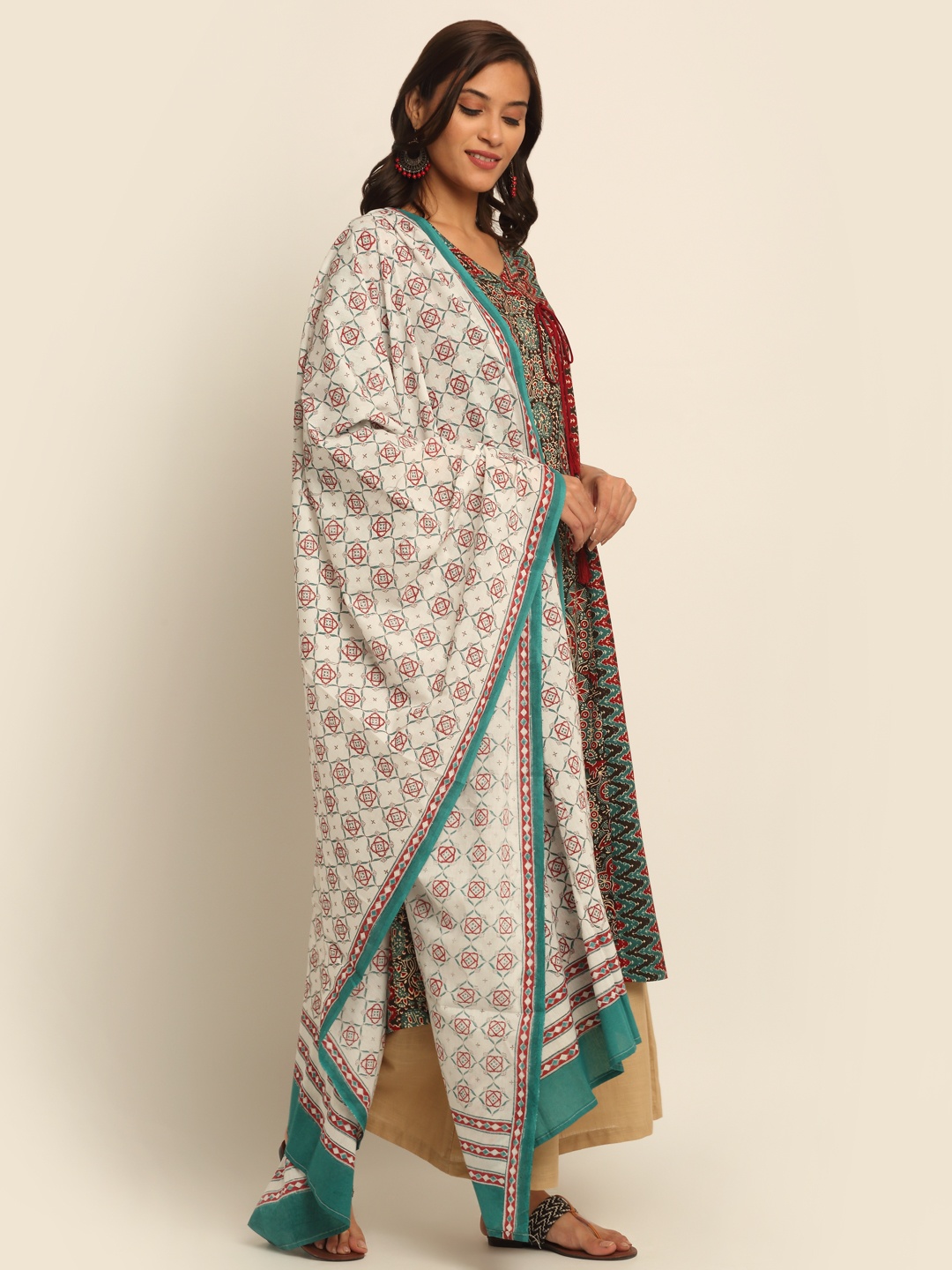 

EK BY EKTA KAPOOR Cream-Coloured & Blue Hand Block Printed Pure Cotton Dupatta