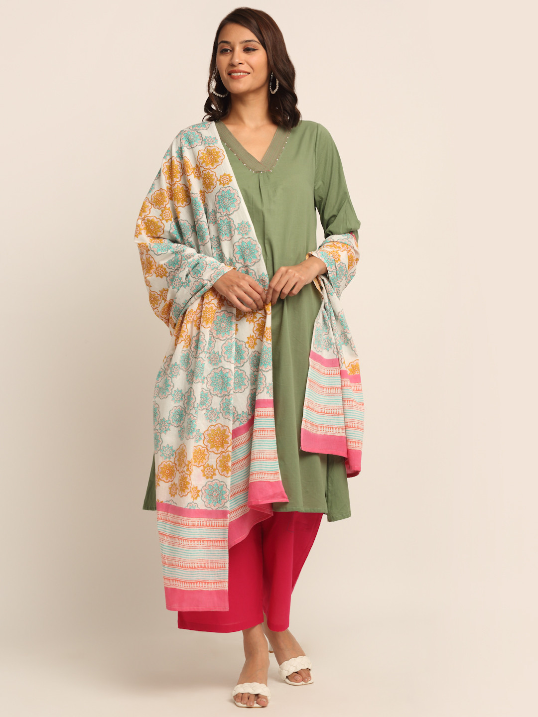 

EK BY EKTA KAPOOR Beige & Blue Floral Hand Block Print Pure Cotton Dupatta